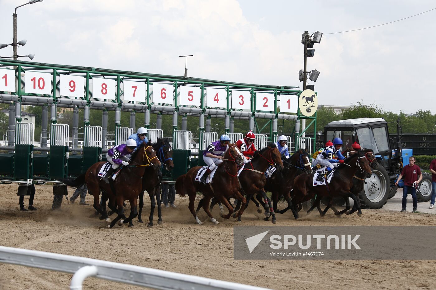 Summer racing season opens at Central Moscow Hippodrome