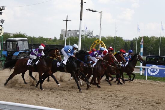 Summer racing season opens at Central Moscow Hippodrome