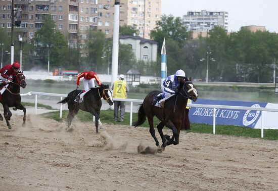 Summer racing season opens at Central Moscow Hippodrome