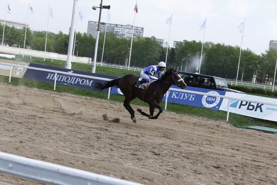 Summer racing season opens at Central Moscow Hippodrome