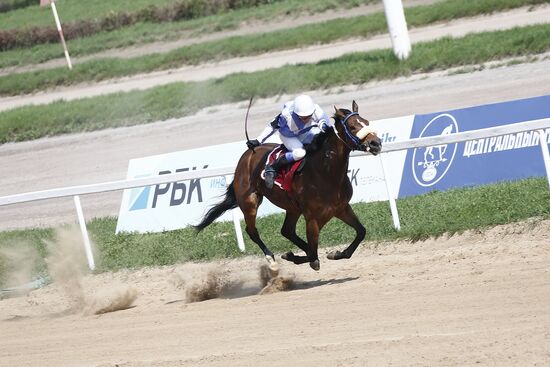 Summer racing season opens at Central Moscow Hippodrome