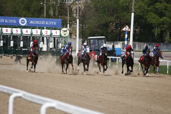 Summer racing season opens at Central Moscow Hippodrome