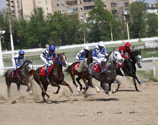 Summer racing season opens at Central Moscow Hippodrome