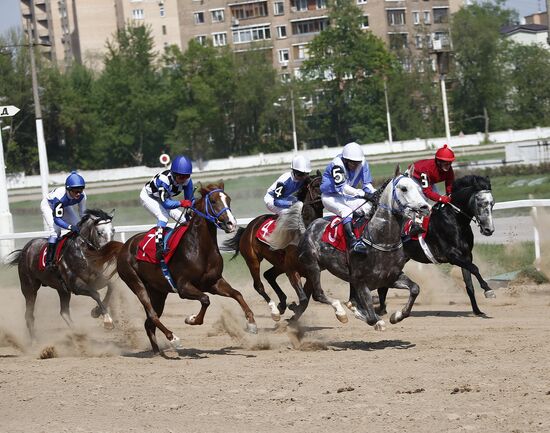 Summer racing season opens at Central Moscow Hippodrome