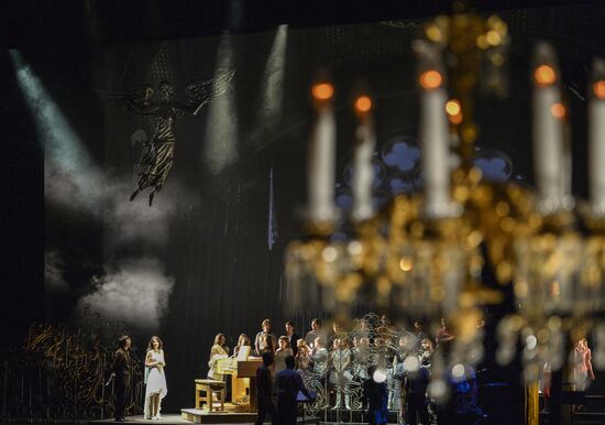 Rehearsal for Bolshoi Theatre organ presentation concert