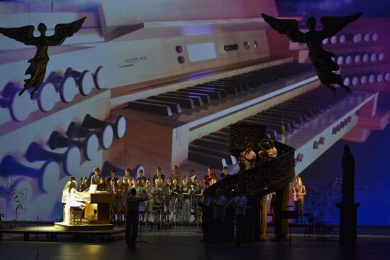 Rehearsal for Bolshoi Theatre organ presentation concert