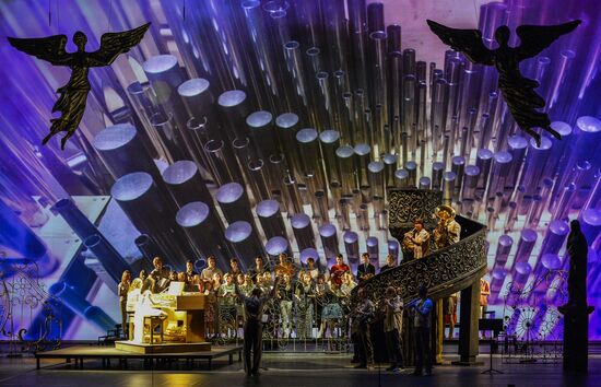 Rehearsal for Bolshoi Theatre organ presentation concert