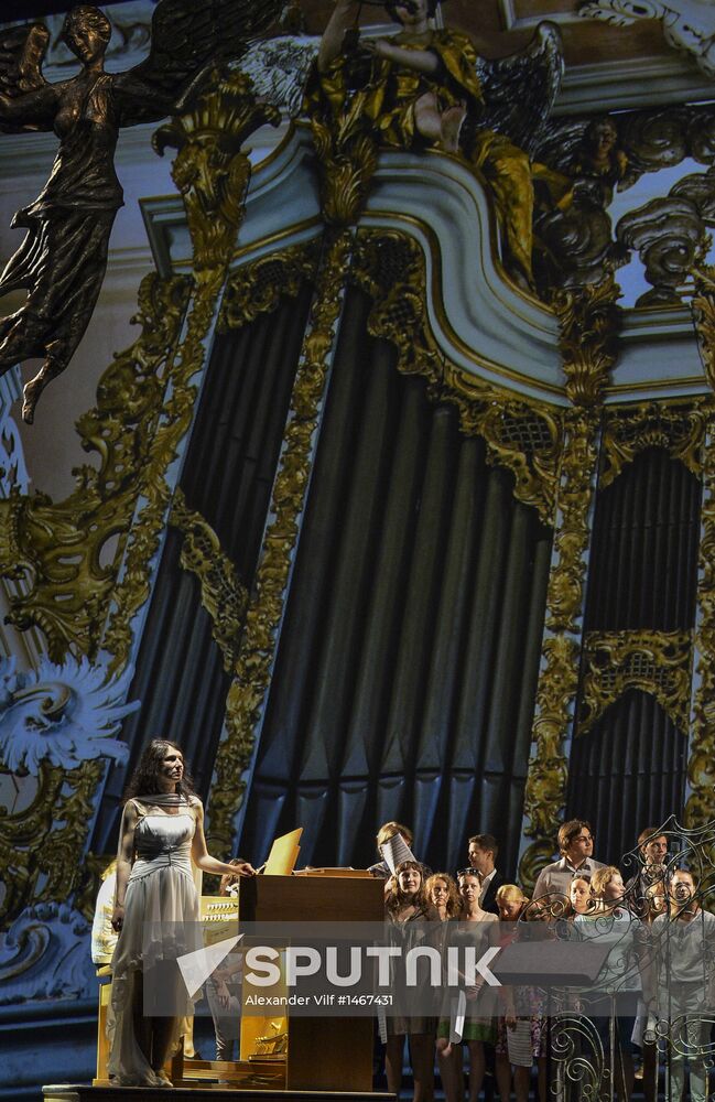 Rehearsal for Bolshoi Theatre organ presentation concert