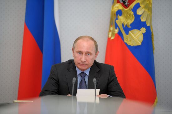 Putin meets with Defense Ministry, Security Council heads