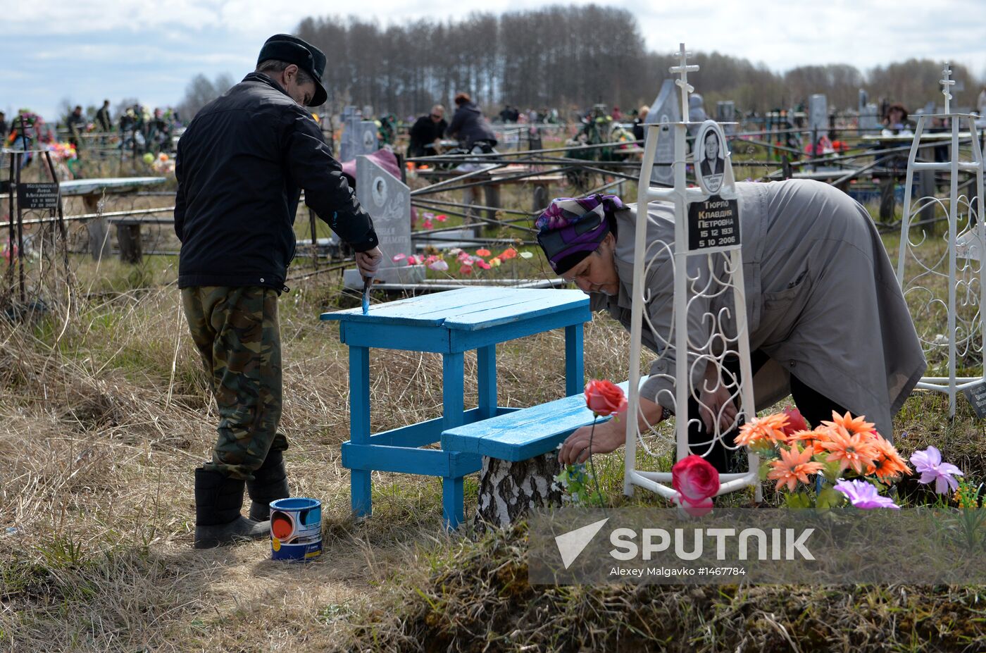 Visiting cemetery on Radonitsa Day