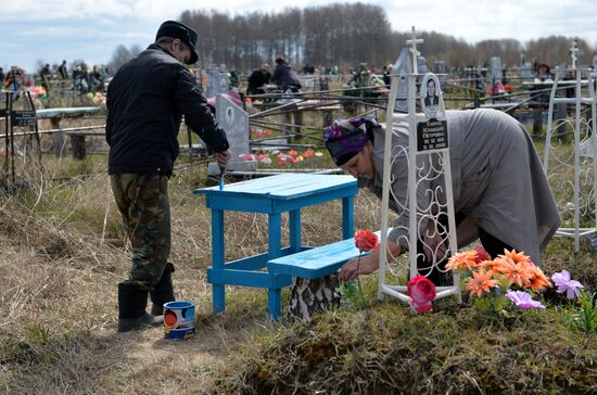 Visiting cemetery on Radonitsa Day