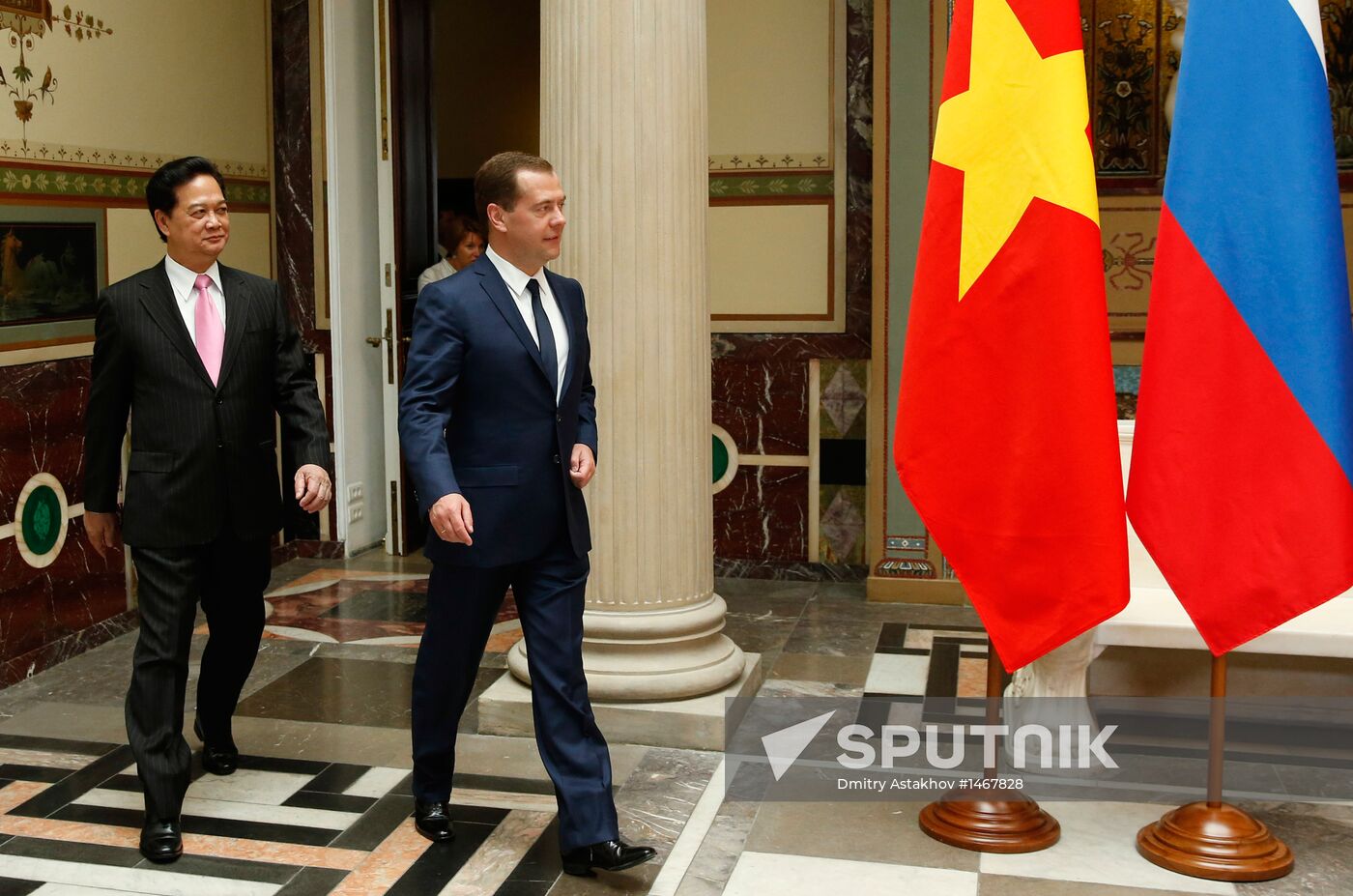Dmitry Mevedev has talks with Nguyen Tan Dung