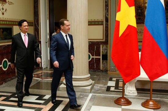 Dmitry Mevedev has talks with Nguyen Tan Dung