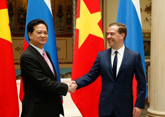 Dmitry Mevedev has talks with Nguyen Tan Dung
