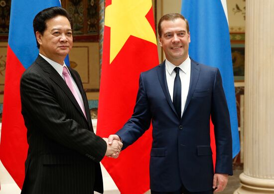 Dmitry Mevedev has talks with Nguyen Tan Dung
