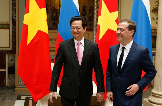 Dmitry Mevedev has talks with Nguyen Tan Dung