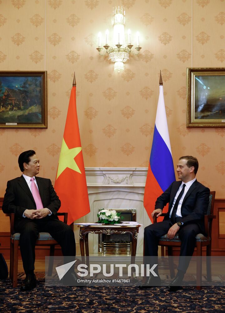 Dmitry Mevedev has talks with Nguyen Tan Dung