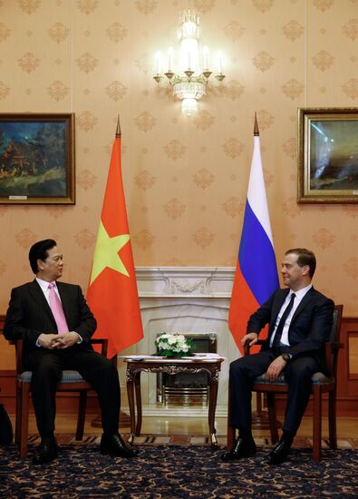 Dmitry Mevedev has talks with Nguyen Tan Dung