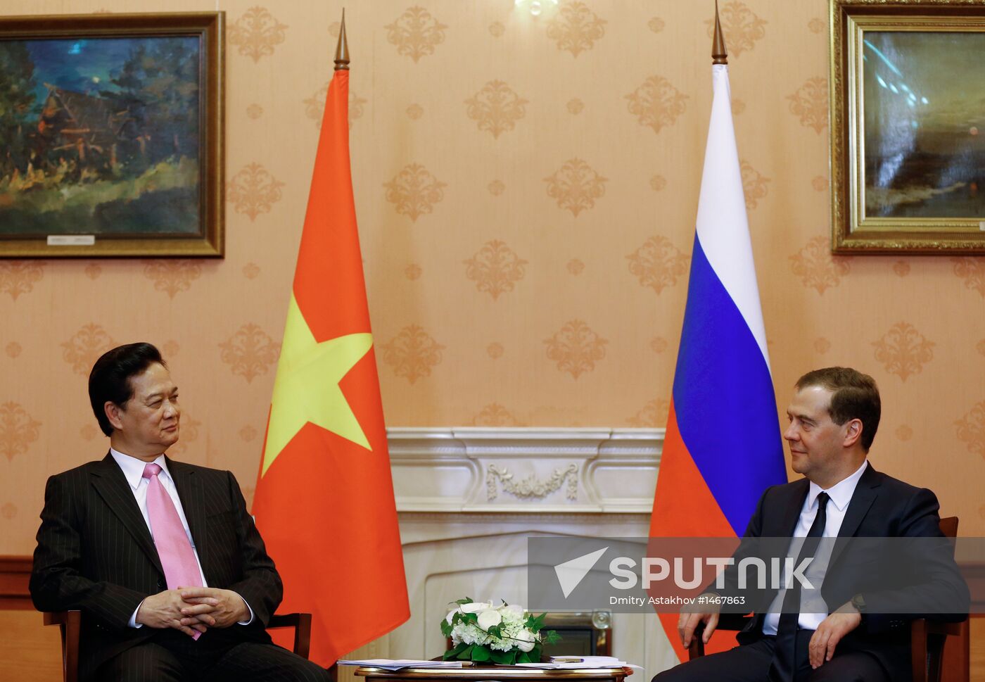 Dmitry Mevedev has talks with Nguyen Tan Dung