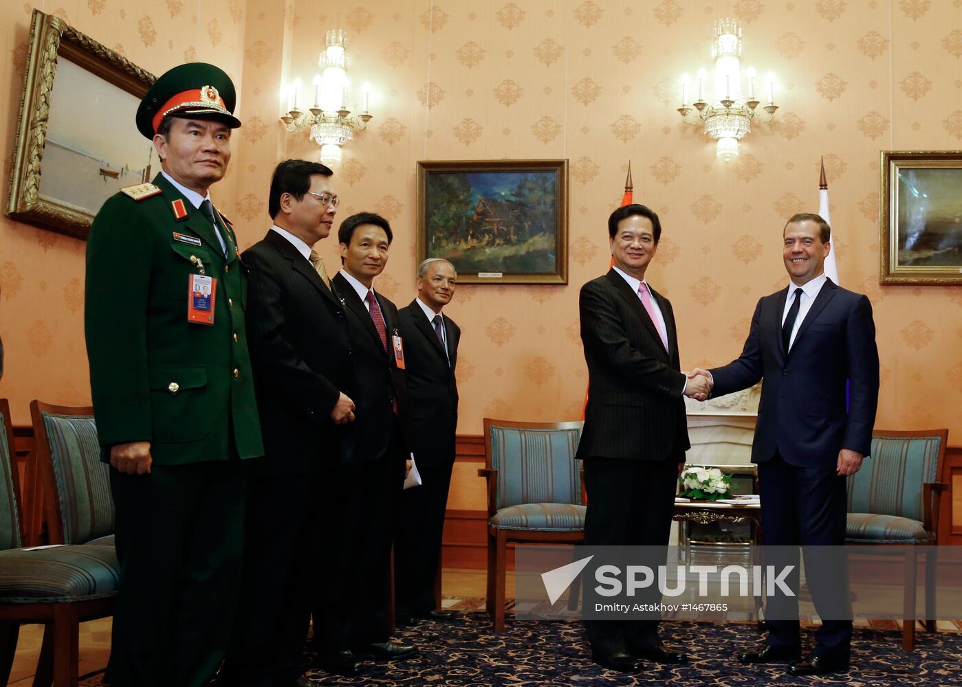 Dmitry Mevedev has talks with Nguyen Tan Dung