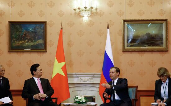 Dmitry Mevedev has talks with Nguyen Tan Dung
