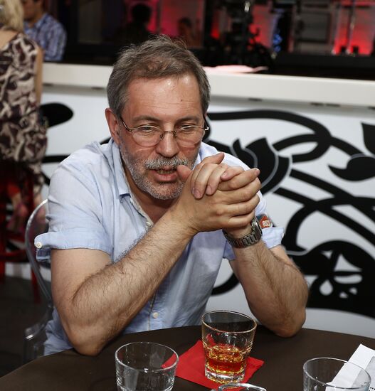 Live broadcast of Fair Gentleman newsical