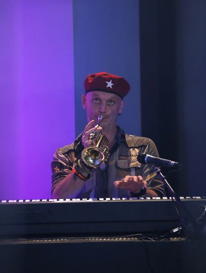 Live broadcast of Fair Gentleman newsical