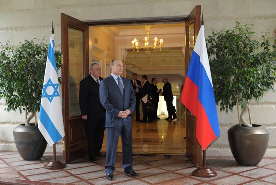 Vladimir Putin meets with Benjamin Netanyahu in Sochi