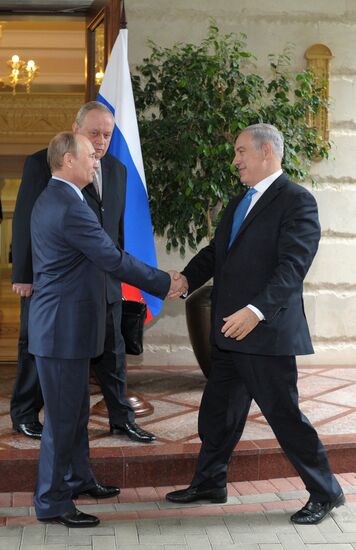 Vladimir Putin meets with Benjamin Netanyahu in Sochi