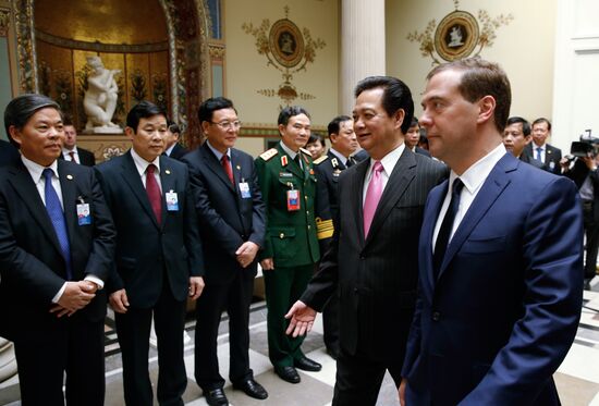 Dmitry Mevedev has talks with Nguyen Tan Dung
