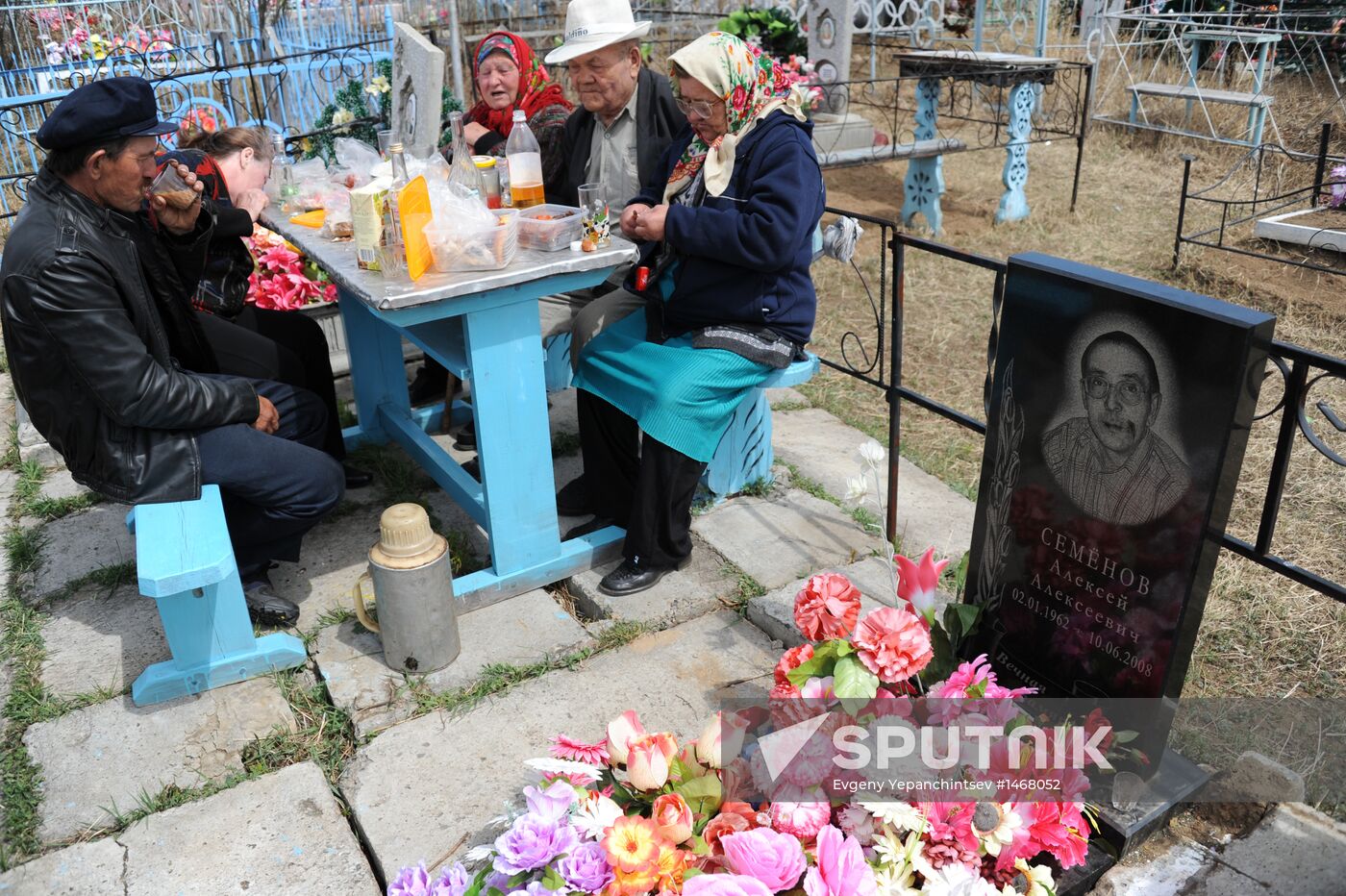 Visiting cemetery on Radonitsa Day