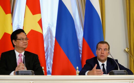 Dmitry Mevedev has talks with Nguyen Tan Dung