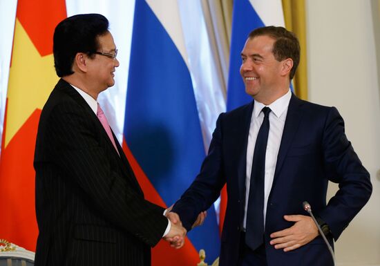 Dmitry Mevedev has talks with Nguyen Tan Dung