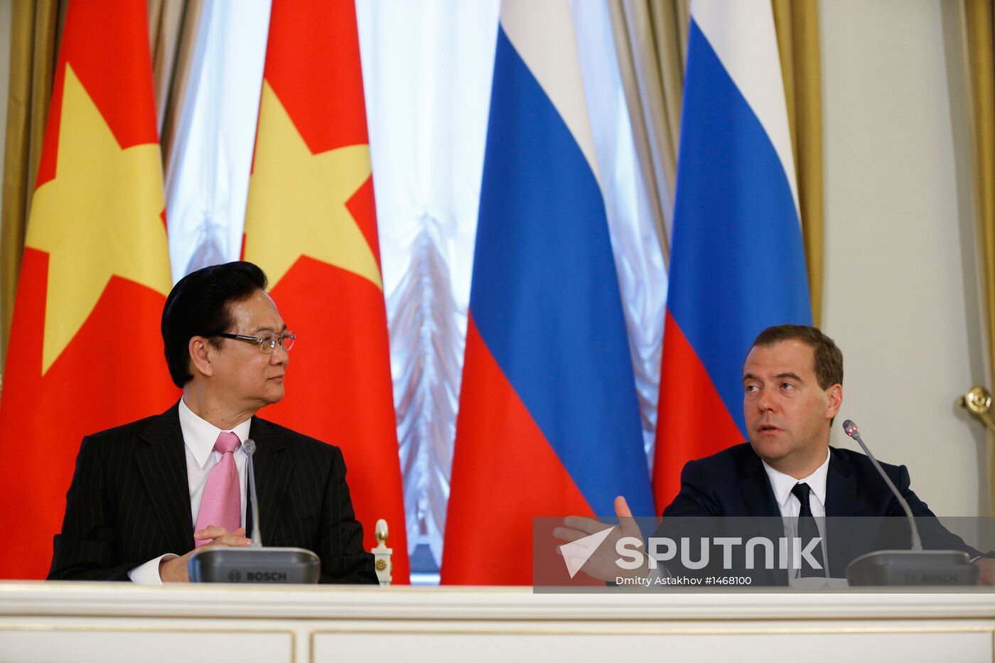 Dmitry Mevedev has talks with Nguyen Tan Dung