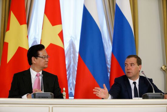 Dmitry Mevedev has talks with Nguyen Tan Dung