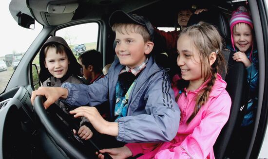 Governor of Primorye gives bus to family with many children