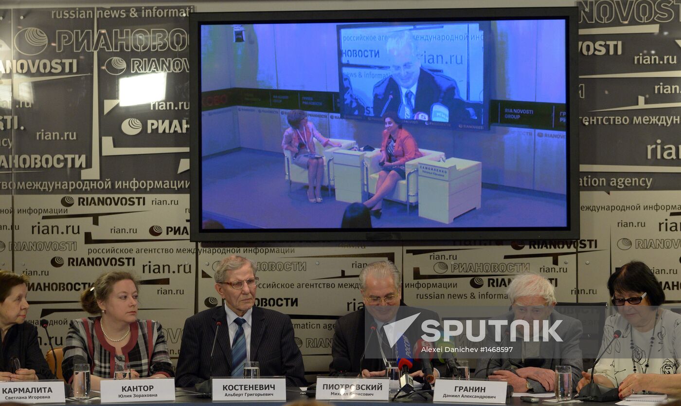 Round table in St Petersburg on paintings transfer