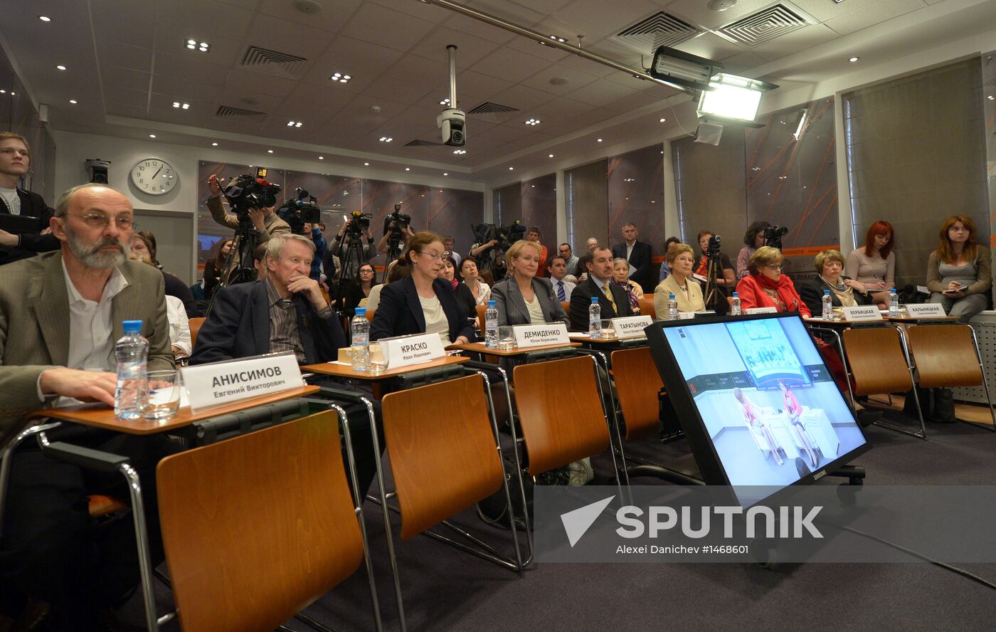 Round table in St Petersburg on paintings transfer