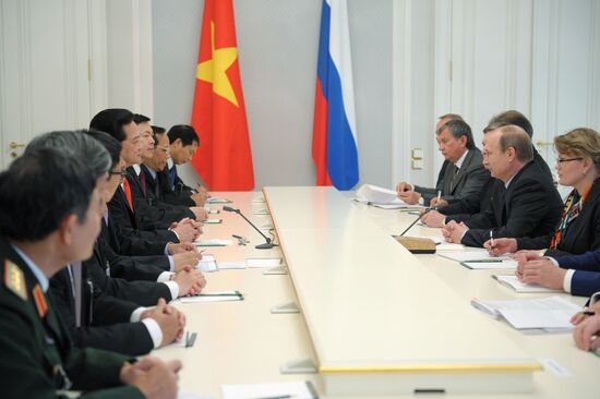 Vladimir Putin meets with Nguyen Tan Dung in Sochi