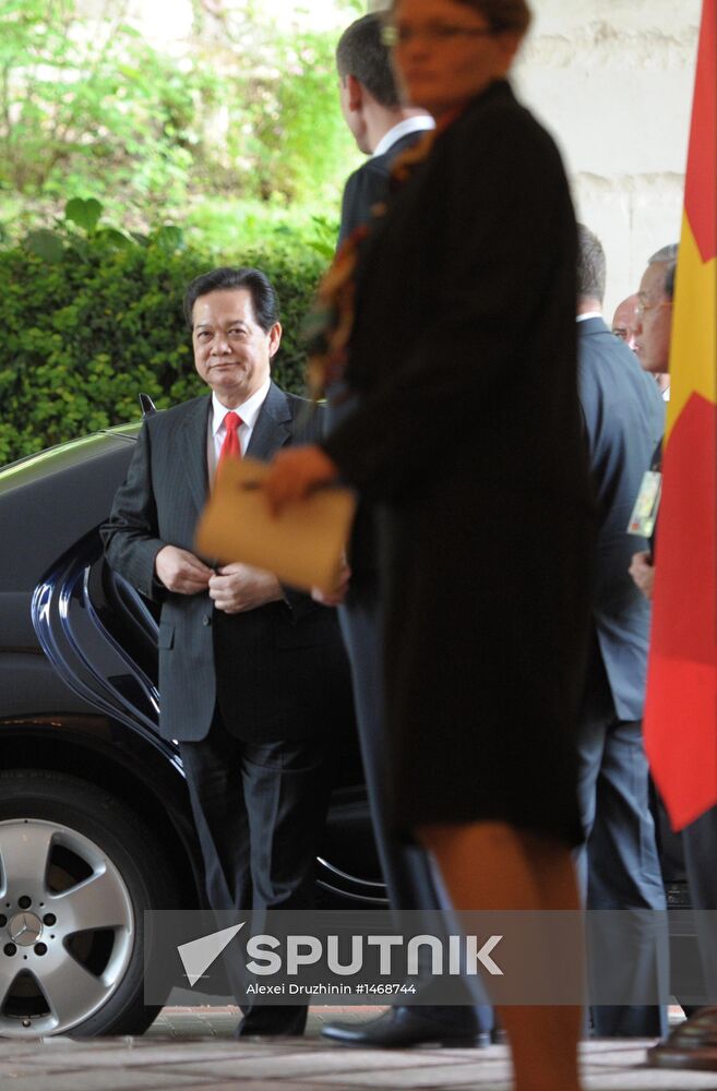 Vladimir Putin meets with Nguyen Tan Dung in Sochi