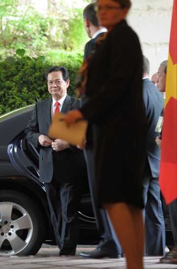 Vladimir Putin meets with Nguyen Tan Dung in Sochi