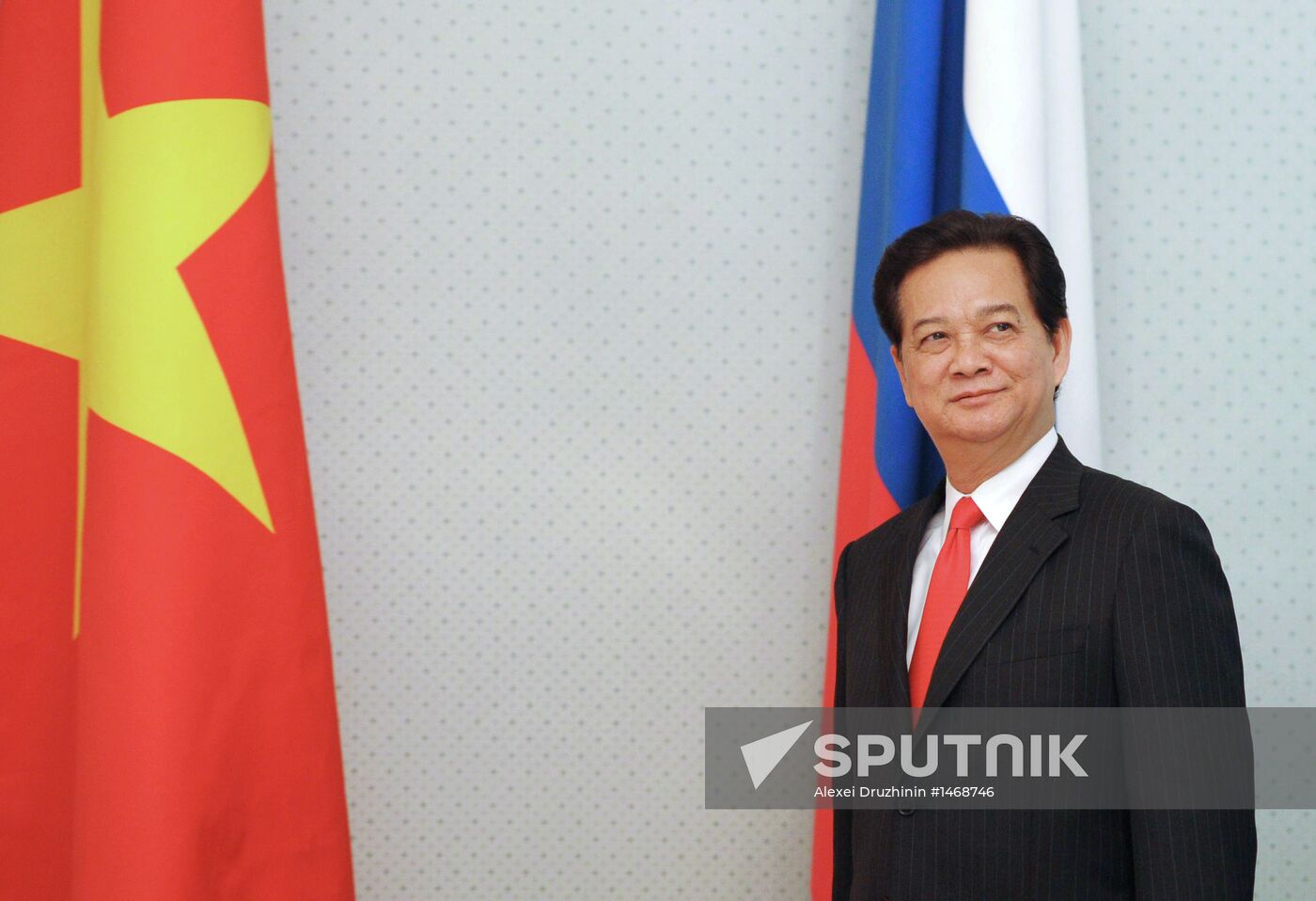 Vladimir Putin meets with Nguyen Tan Dung in Sochi