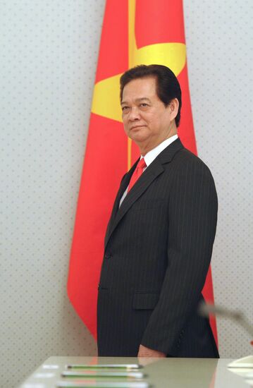 Vladimir Putin meets with Nguyen Tan Dung in Sochi