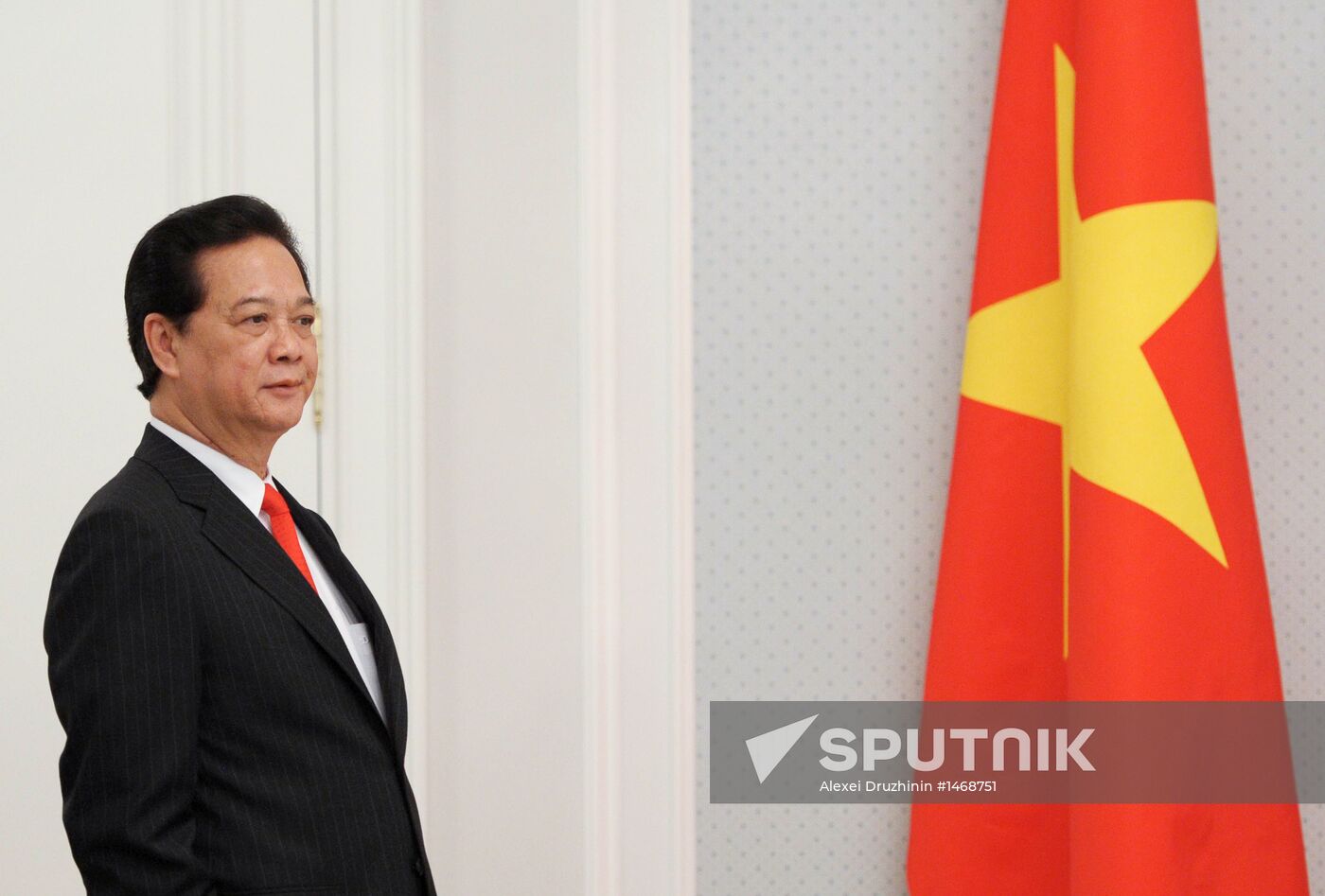 Vladimir Putin meets with Nguyen Tan Dung in Sochi