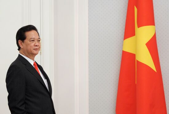 Vladimir Putin meets with Nguyen Tan Dung in Sochi