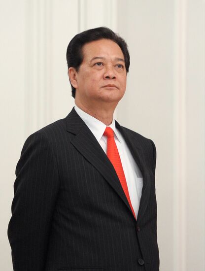 Vladimir Putin meets with Nguyen Tan Dung in Sochi