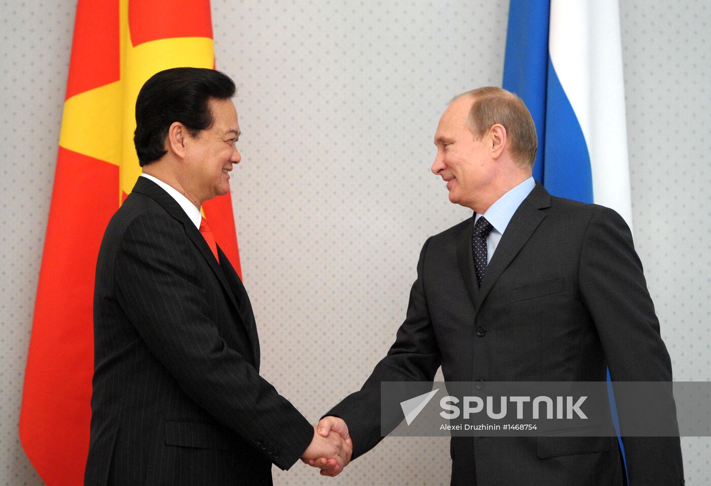 Vladimir Putin meets with Nguyen Tan Dung in Sochi