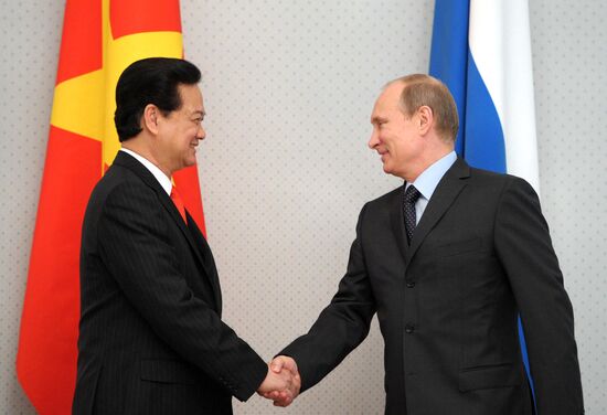 Vladimir Putin meets with Nguyen Tan Dung in Sochi