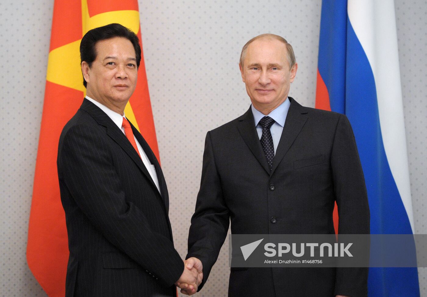 Vladimir Putin meets with Nguyen Tan Dung in Sochi