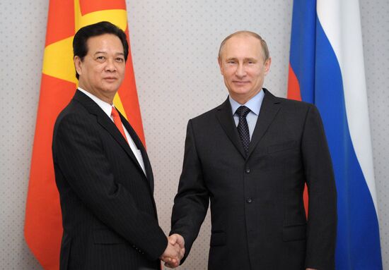 Vladimir Putin meets with Nguyen Tan Dung in Sochi